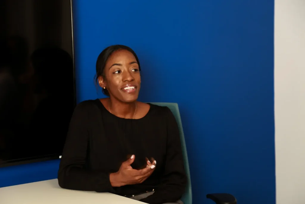 Memoryblue Team Member Sharing Ideas In Meeting